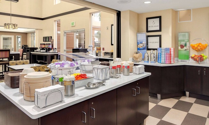 Lynnwood Hotel | Hampton Inn & Suites Seattle-North/Lynnwood
