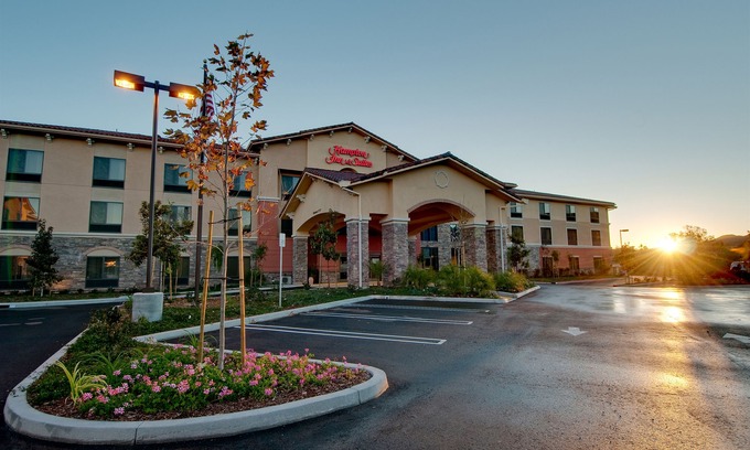 Newbury Park Hotel | Hampton Inn & Suites Thousand Oaks
