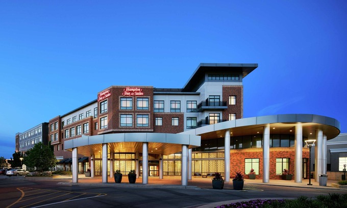 Mount Prospect Hotel | Hampton Inn & Suites Chicago/Mt. Prospect