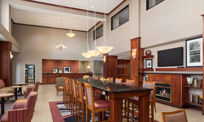 Sterling Heights Hotel | Hampton Inn & Suites Detroit/Sterling Heights