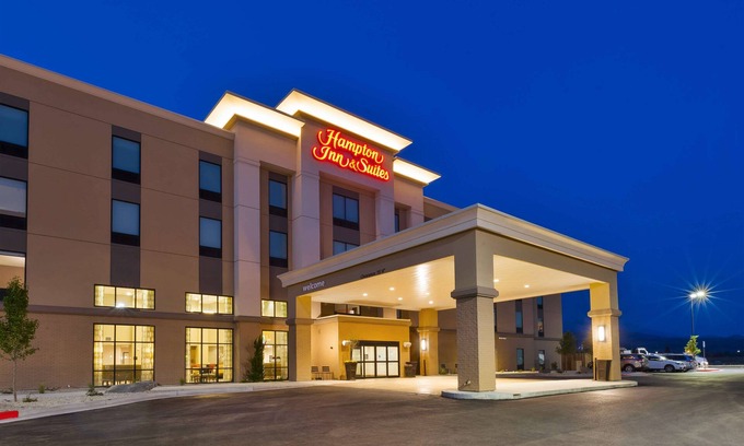 Wells Hotel | Hampton Inn & Suites Wells