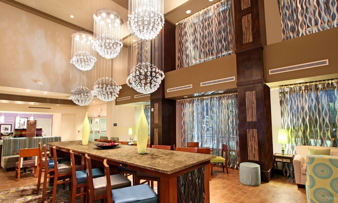 Winnie Hotel | Hampton Inn & Suites Winnie