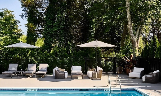 East Hampton North Hotel | Hampton King at Journey East Hampton!