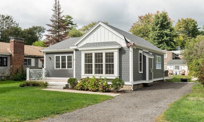 Hampton House | Hampton NH/North Beach/Plaice Cove Luxury whole house and great yard.