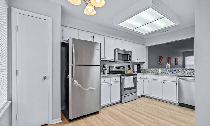 Hampton House | Hampton, VA | Townhouse w/Indoor Fireplace!