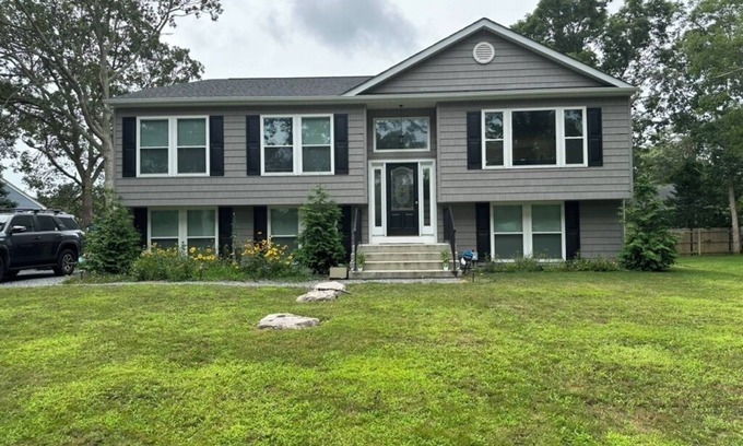 Flanders House | Hamptons Beach House, 5-minute walk to Bay Beach
