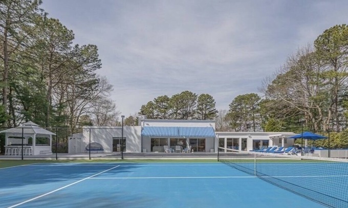 East Quogue House | Hamptons getaway - 15 min from Shinnecock Hills, Tennis court, hot tub and pool