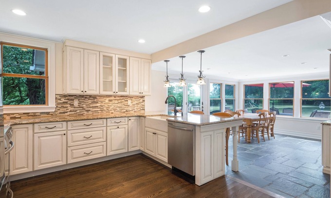 Remsenburg House | Hamptons Home! 3 bedroom/3 bath, 1.4 acres, South of S Country Rd, Remsenburg