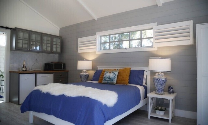Rye Cottage | Hamptons In Rye Blue Cottage 3Mins from Hot Springs