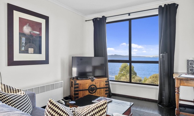 Rocky Hills Apartment | Hamptons on the Bay - 2 Bedroom Cabin