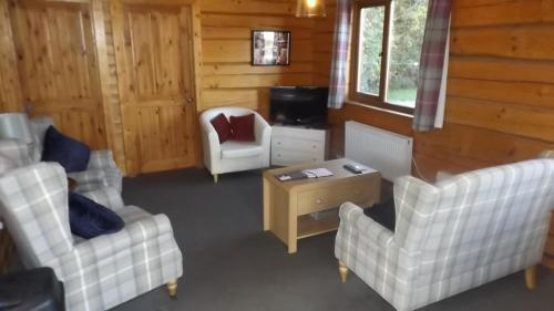 Evesham House | Hand built log cabin at Avonvale Holiday Lodges