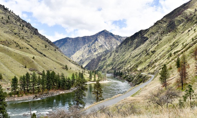 Riggins Cabin | Hand Crafted Log Cabin On The Salmon River With Private Sand Beach