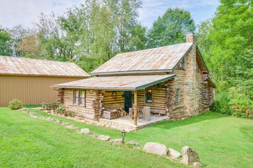 Paris House | Handcrafted Log Cabin on 3 Acres 14 Mi to Canton