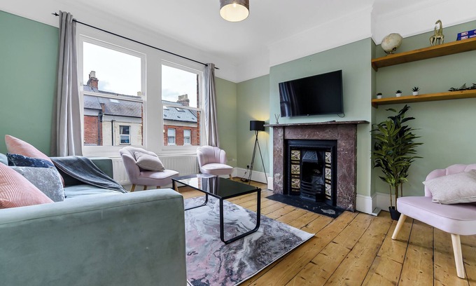 Hackney House | Handsome Family Home/Peaceful, Next to Park
