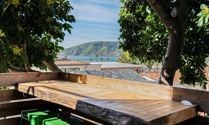 Avila Beach Condo | Hang Ten at the Studio! Vibe in This Groovy Avila Beach Studio Condo!