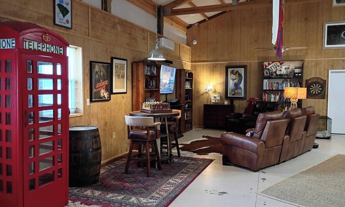 Langley House | Hangar and RV Hookup at Twin Lakes Airport S17 for Masters Week - Fly or drive