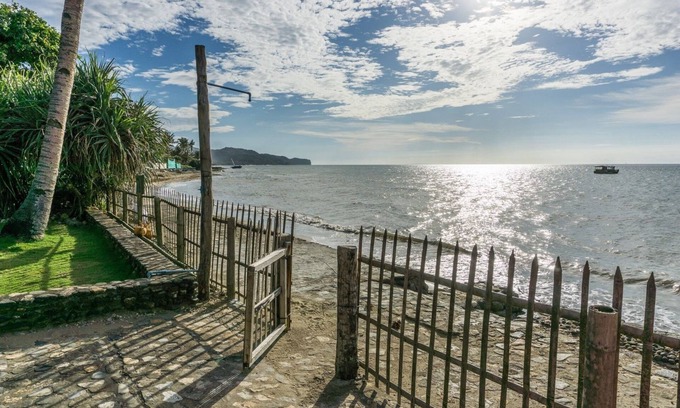 Malay Hotel | HangOut Beach & Resort