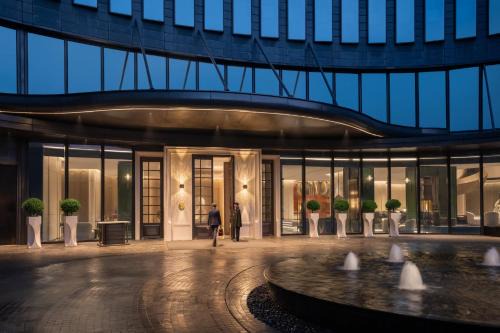 Hangzhou Hotel | Hangzhou Wulin GDA Hotel, Vignette Collection - Nearby the iconic Wulin Square, with only a few minutes' walk to the West Lake