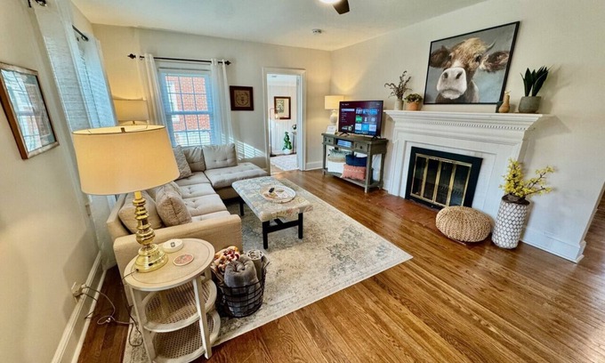 High Point House | Hank's Place - Cheerful Bungalow near HPU