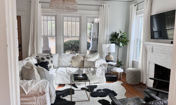 Raleigh Other | Hanks Farm 🖤- Sleeps 5, 1930s farm 1.5 acres ,Charming Cozy ,Events, Pets ok