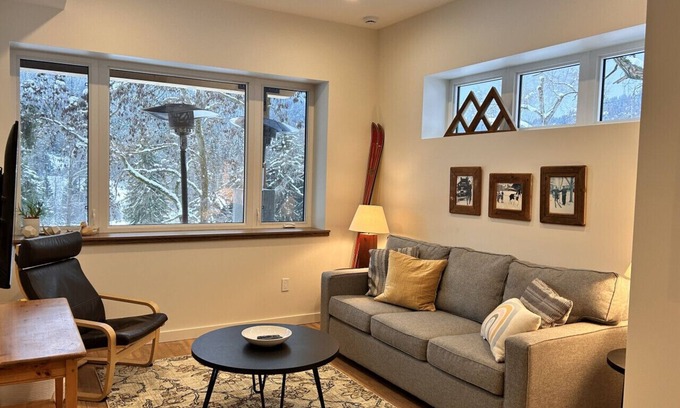 Rossland Apartment | Hanna Creek Suite at Redstone Resort Rossland