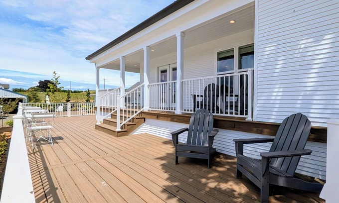 Dayton Other | Hanna Farmhouse: A luxury, fully renovated 5-bedroom farmhouse by Stoller