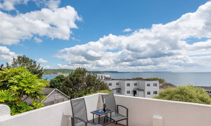 West Looe Apartment | Hannafore, Lemain Garden Apts
