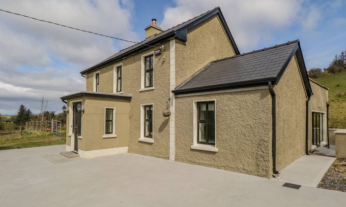 Keash House | HANNON'S COUNTRY FARMHOUSE, pet friendly in Ballymote, County Sligo