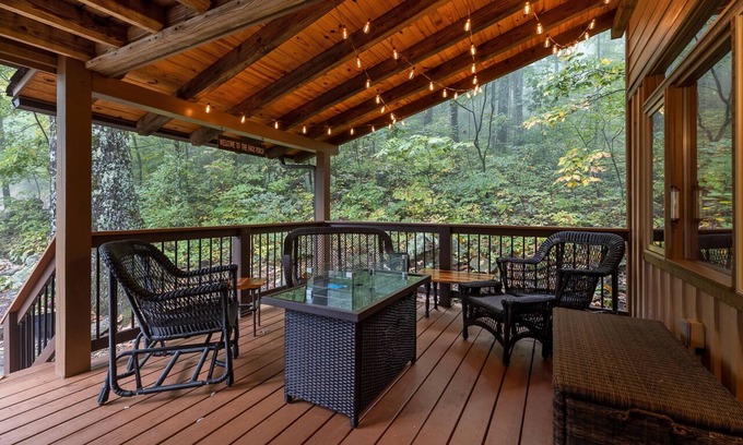 Roseland Ski Chalet | Hansel 'n Gretel: Wood Stove Grill Firepit Dogs OK