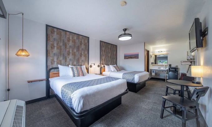 Pinnacles Entrance Badlands Hotel | Hansen Inn & Cabins, Room, Double Queen, Second Floor, No Pets, No Smoking