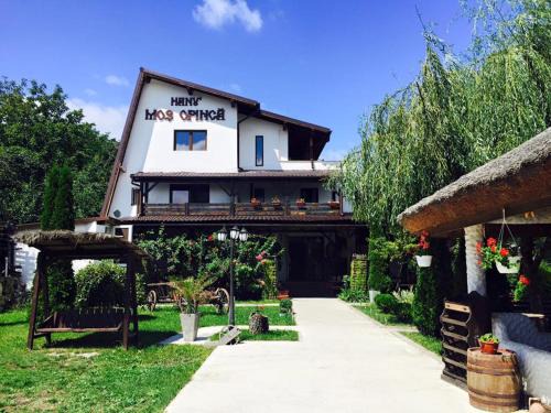 Deva House | Hanu lu Mos Opinca