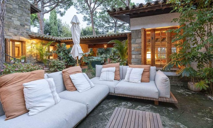 Premia de Dalt Villa | Happiness Can Be a Place