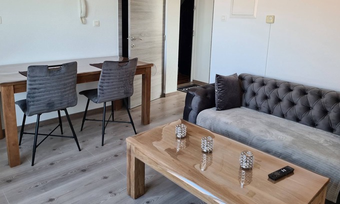 Dampremy Apartment | Happiness free wifi and parking, 15 min airport and 5 min metro