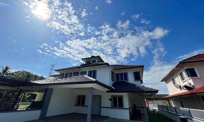 Gelam House | Happy 2 Homestay (28 pax) (swimming pool)