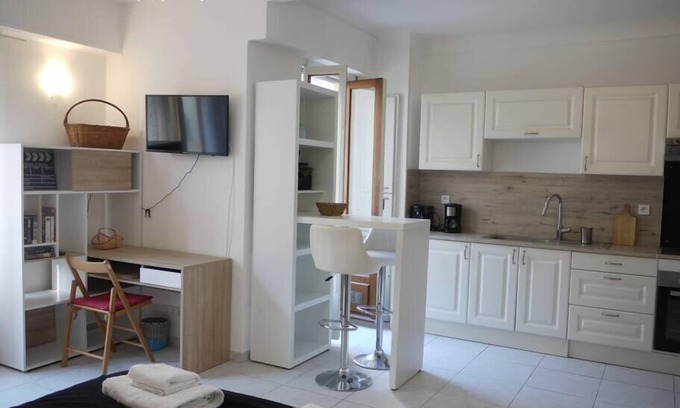 Gambetta Apartment | Happy - a spacious studio flat with balcony 300m from the beach