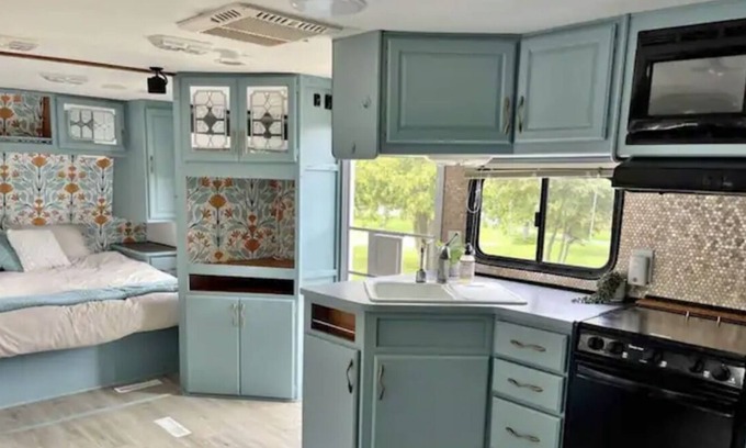 Carp Lake RV Rental | Happy Camper - Close to Mackinac Island Ferry
