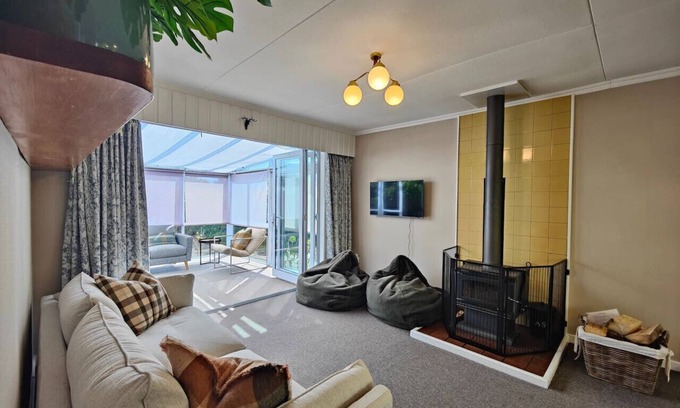 Te Anau House | Happy Days and Relaxing Stays