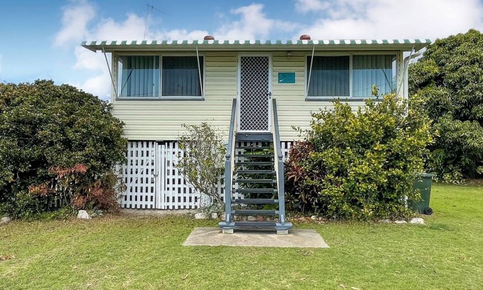 Traviston House | Happy Days - Burrum Heads- Close to Boatramp- 2BR