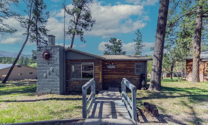 Ruidoso Cabin | Happy Days Inn: 'Cozy Comfort!' With hot tub. Pet friendly.
