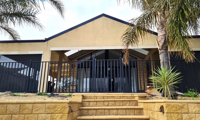 Wallaroo House | Happy Gilmore, Wallaroo