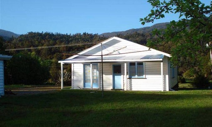 Blackball Cottage | Happy Harry's Hutch - Paparoa Great Walk Accommodation