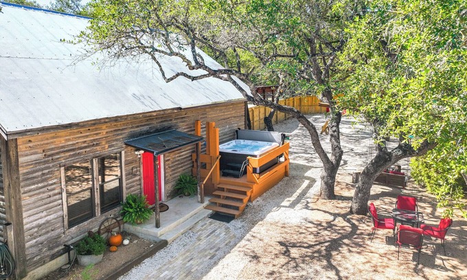 Wimberley House | Happy Hideaway I Hot tub, stargazing!