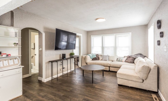 Sioux Falls House | Happy Hive Near McKennan Park