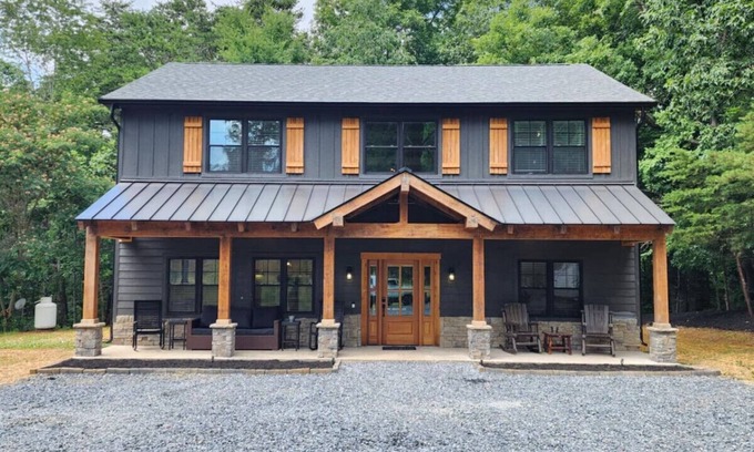 Cumberland House | Happy Hollow Barndominium Retreat