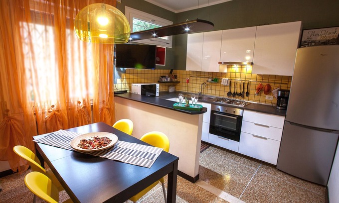 San Donato Apartment | HAPPY HOME BOLOGNA Cozy, quiet, Close to CITY CENTER and EXHIBITION, AC, WiFi