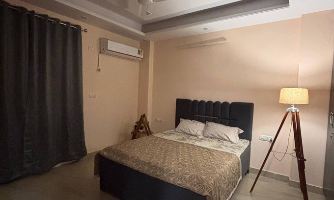 South West Apartment | Happy Homezz - Spacious 4BHK corporate apartment in fabulous Delhi