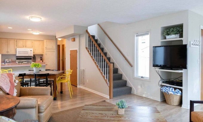 Ottawa Beach House | Happy Hour at Ottawa Beach