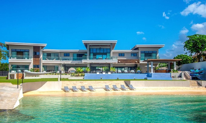 Discovery Bay Villa | Happy Hour - Luxury Villa