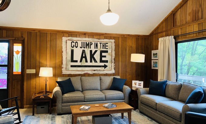 Hiawassee House | "Happy Hours" Family Lake Front Home w/Private Dock