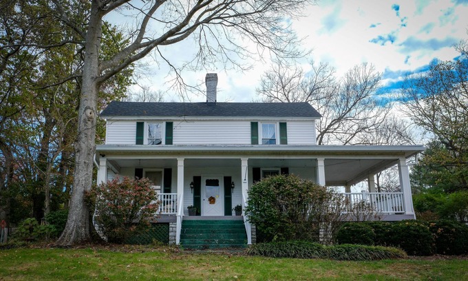 Keene Other | Happy Moo's Fink Family Farm, where cows & guests are free to enjoy our 50 acres